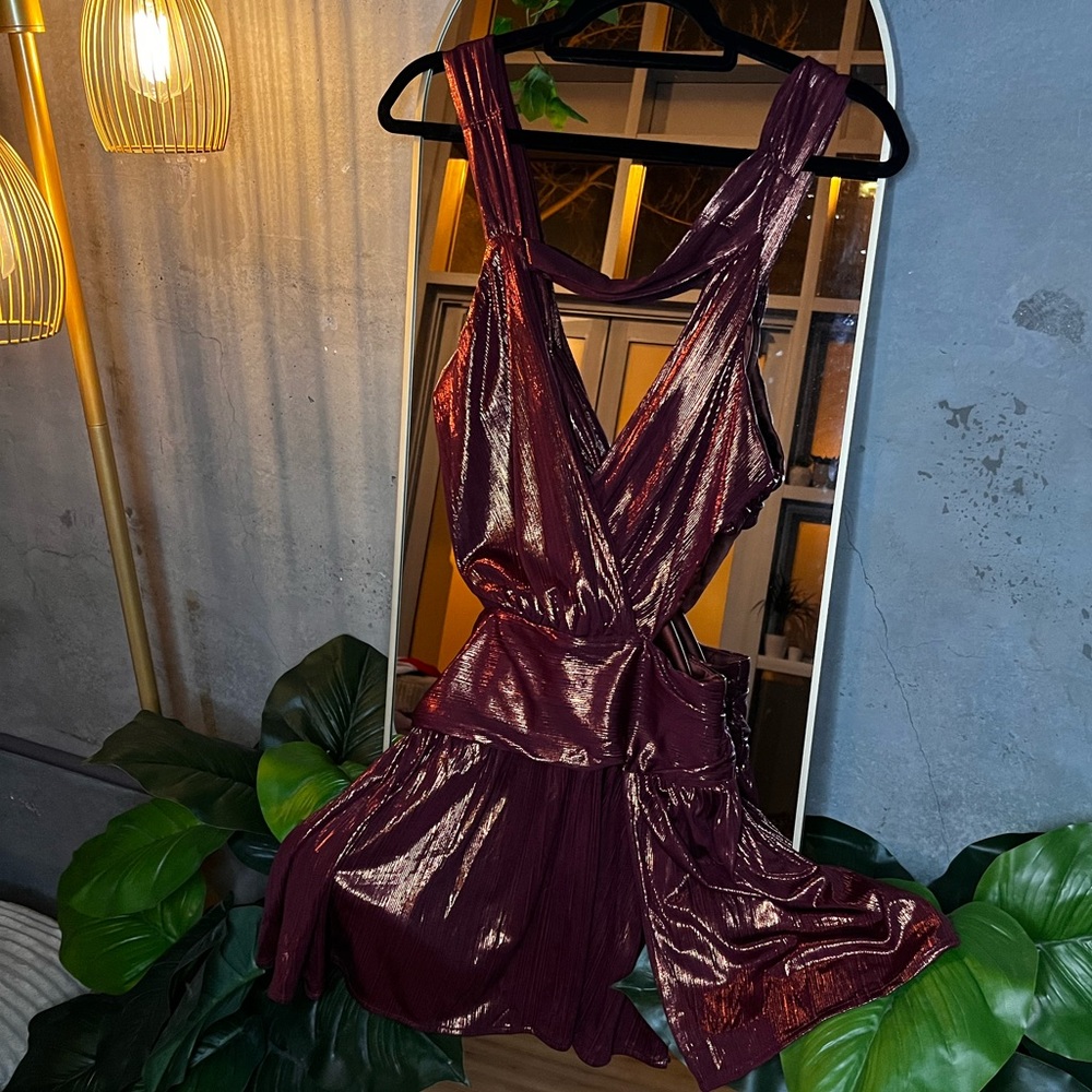 🌙 METALLIC STUNNING CUT OUT DRESS! SEXY!
